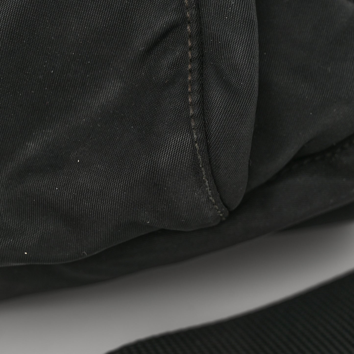 Nylon Vela Messenger Black