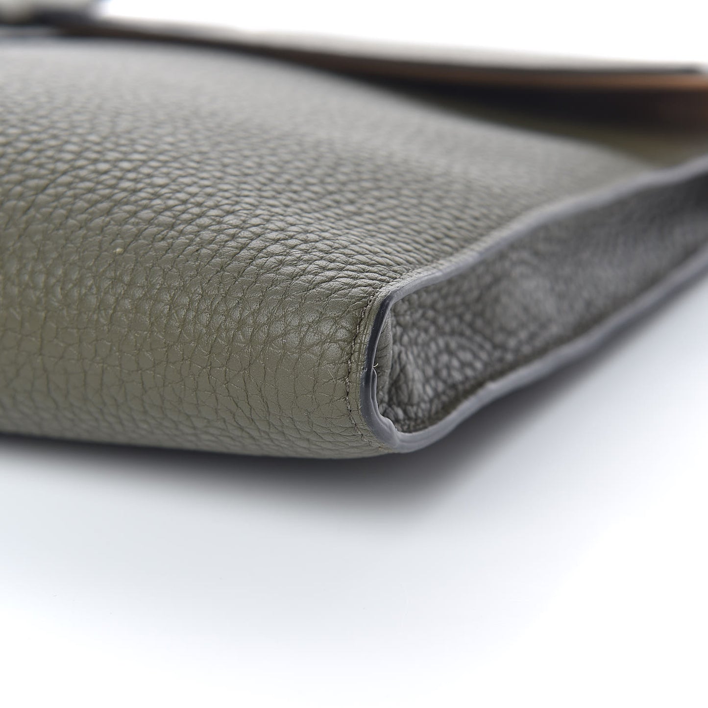 Taurillon Crispe Presse A4 Pouch Kaki