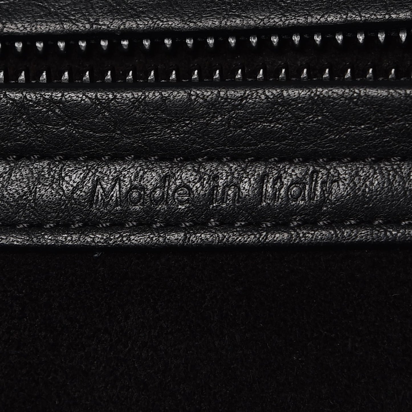 Supple Calfskin Medium Phantom Luggage Black