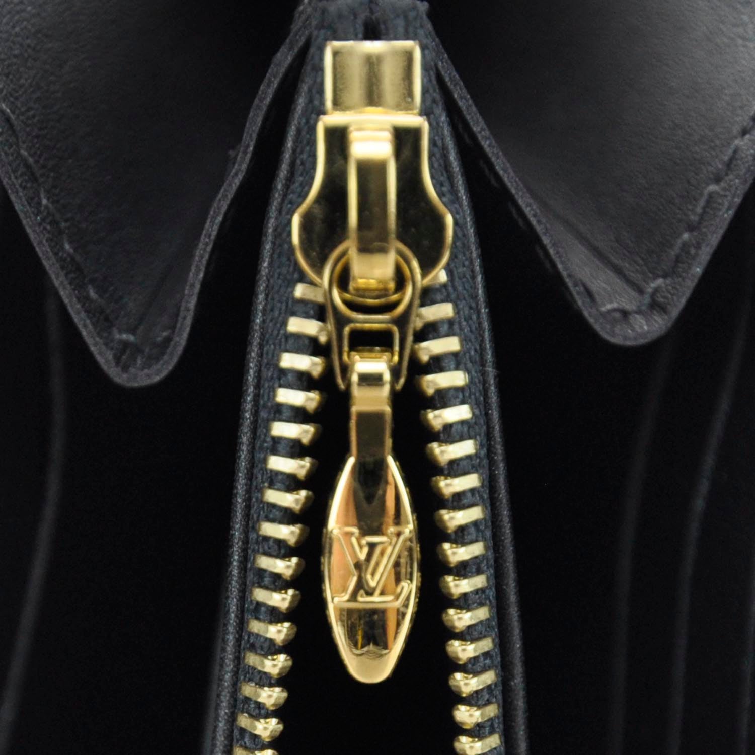 Louis Vuitton Suhali Zippy Wallet Black 12 of 14