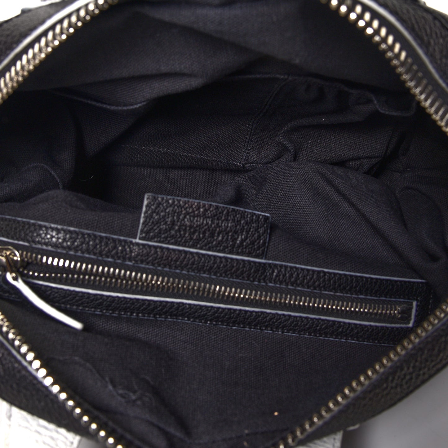 Waxy Grained Calfskin Medium Nightingale Black White