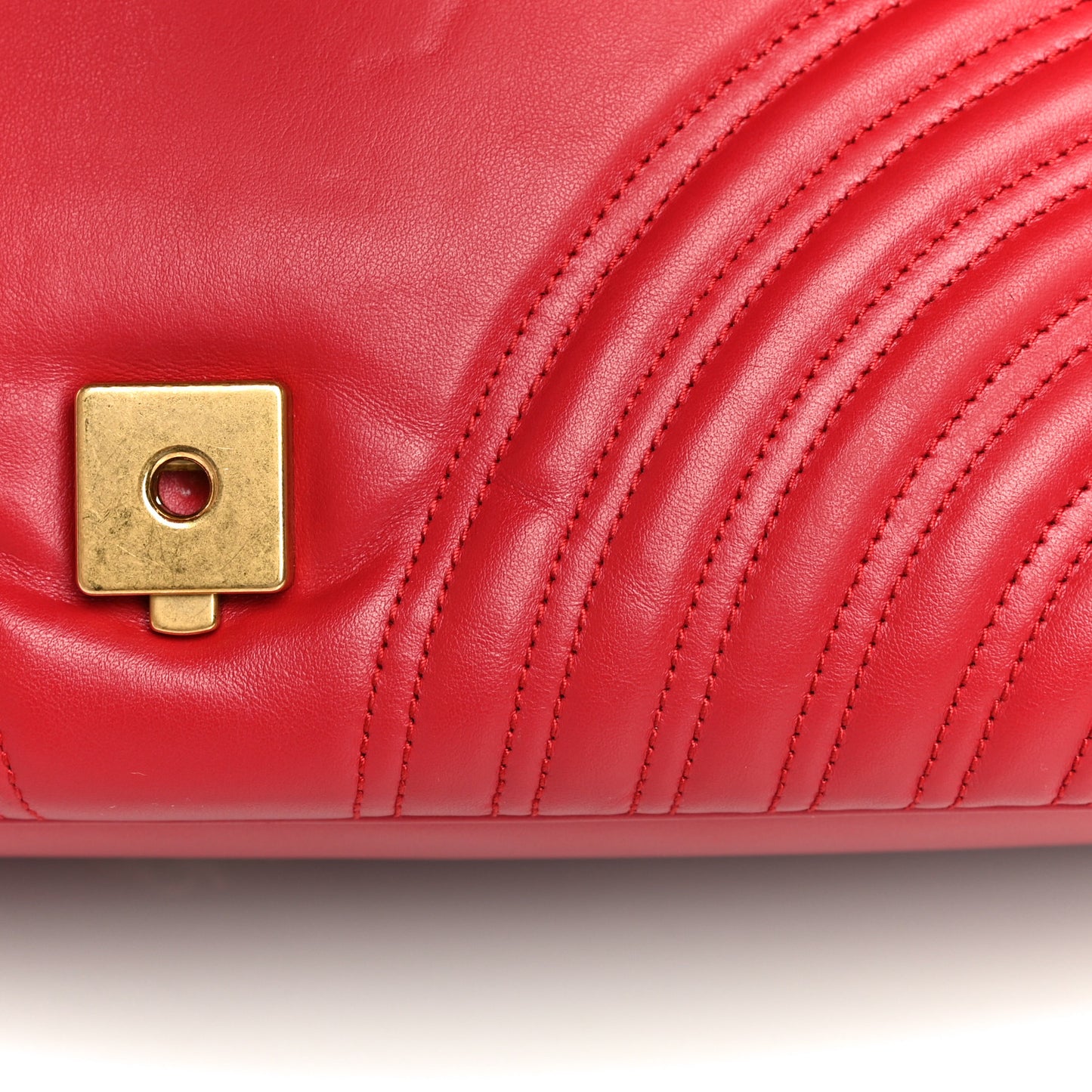 Calfskin Matelasse Large GG Marmont Shoulder Bag Hibiscus Red