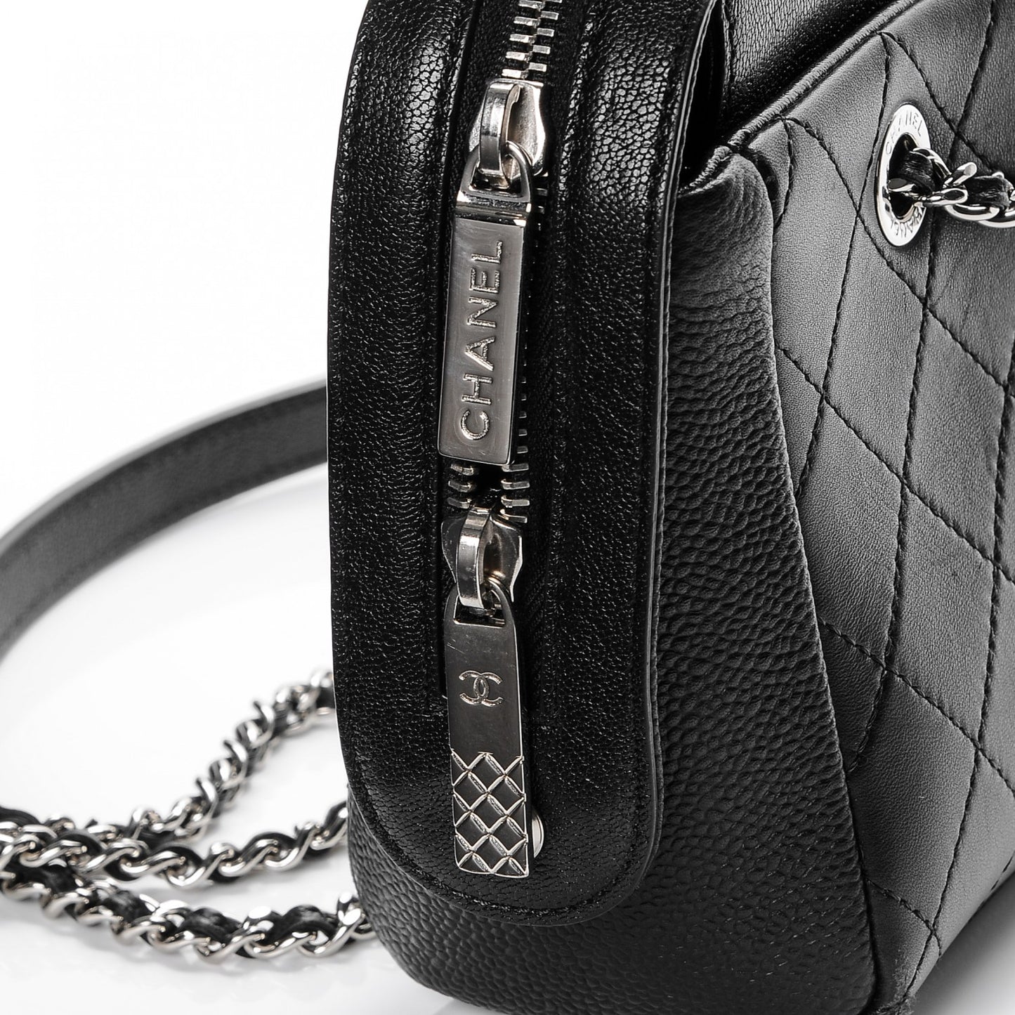 Caviar Calfskin Quilted Magnetic Shoulder Bag Black