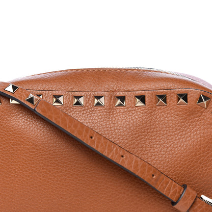 Valentino Garavani Pebbled Calfskin Rockstud Camera Crossbody Bag Light Cuir 9 of 12