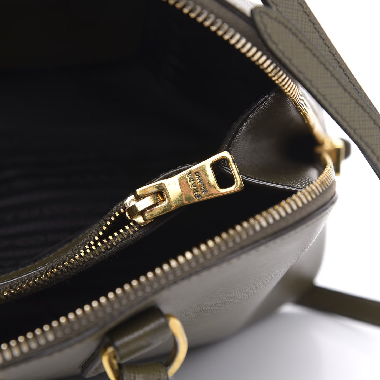 Saffiano Lux Medium Promenade Tote Militare