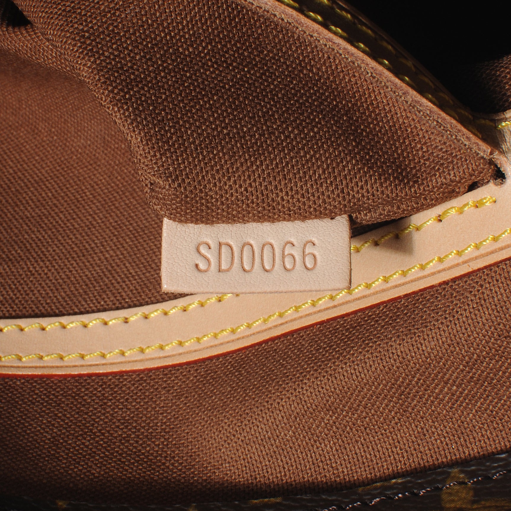 Louis Vuitton Monogram Cabas Mezzo 6 of 7