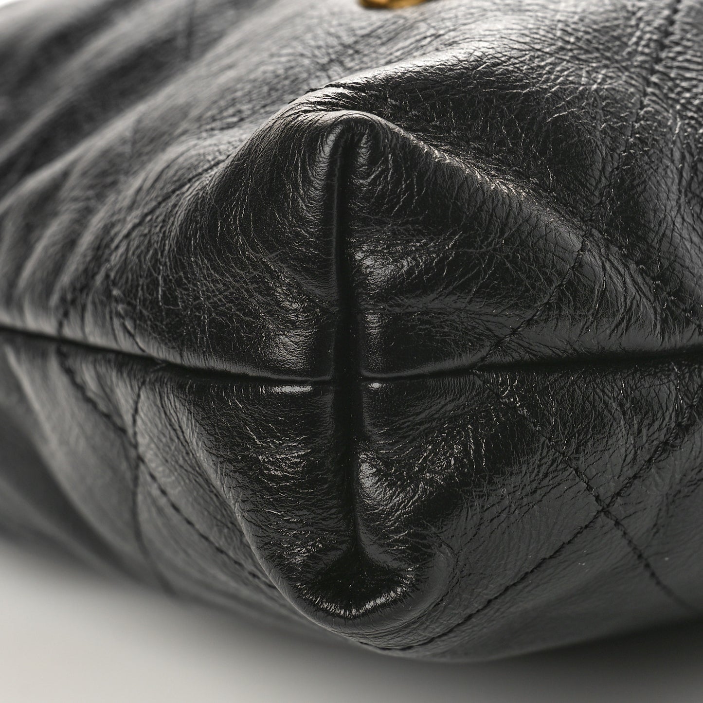 Shiny Crumpled Calfskin Quilted Pearl Mini Chanel 22 Black