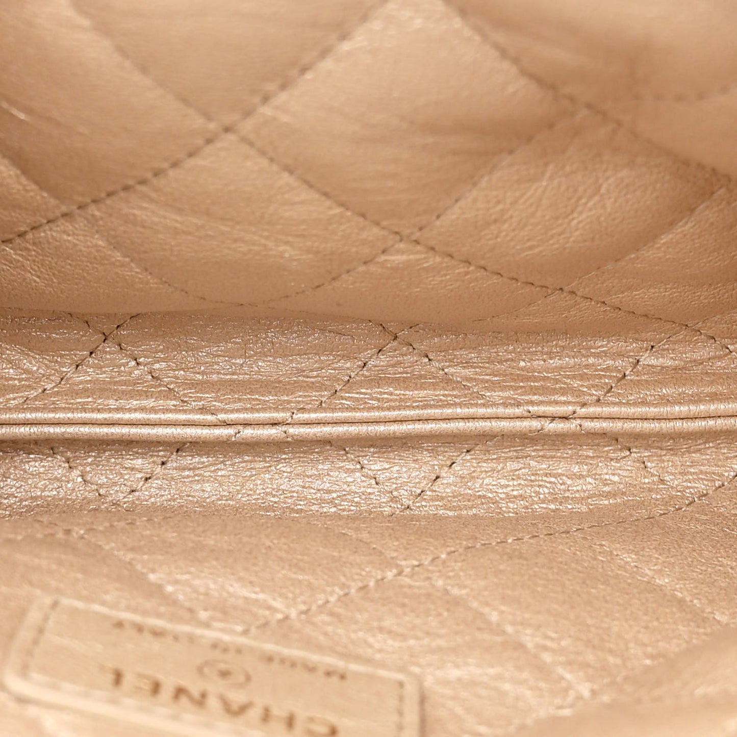 Shiny Lambskin Pearl Clutch With Chain Black