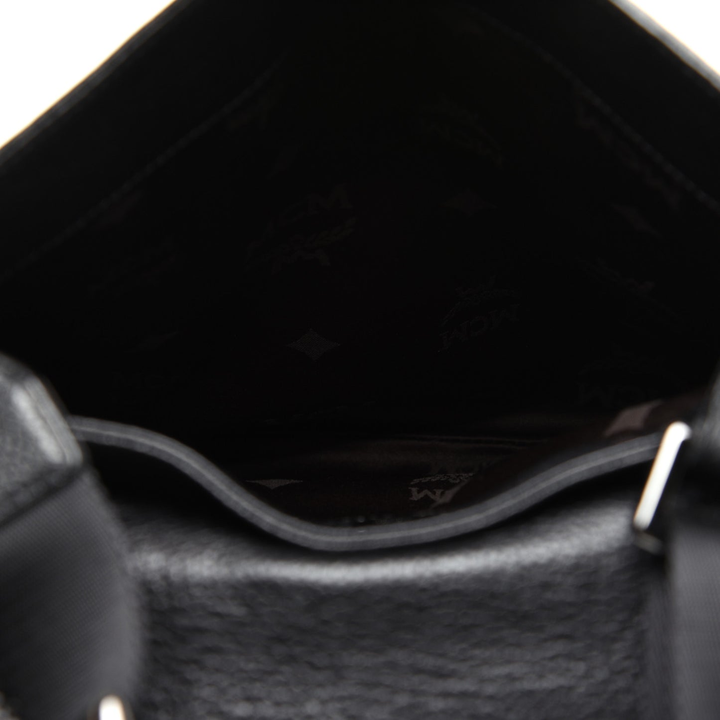 Calfskin Munich Lion Messenger Black