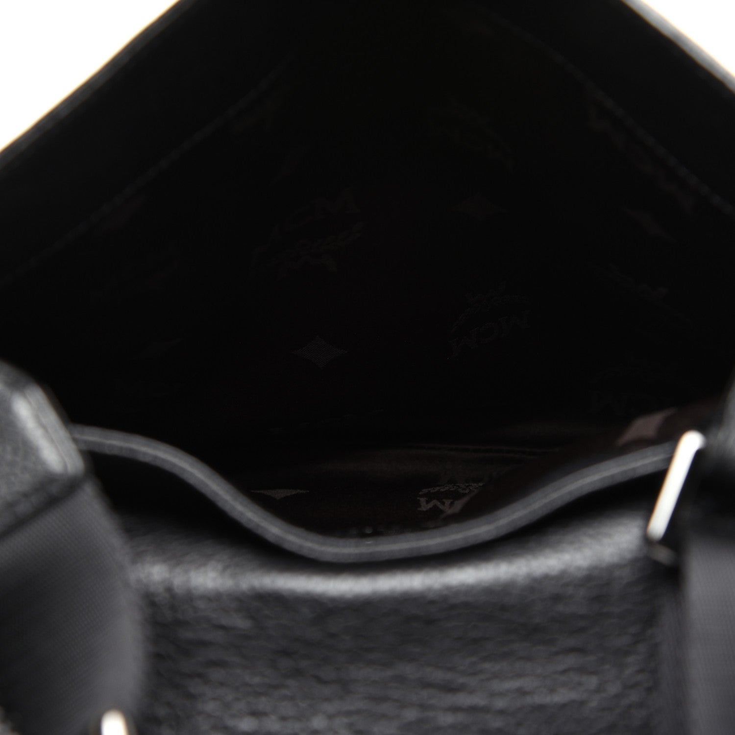 MCM Calfskin Munich Lion Messenger Black 5 of 13
