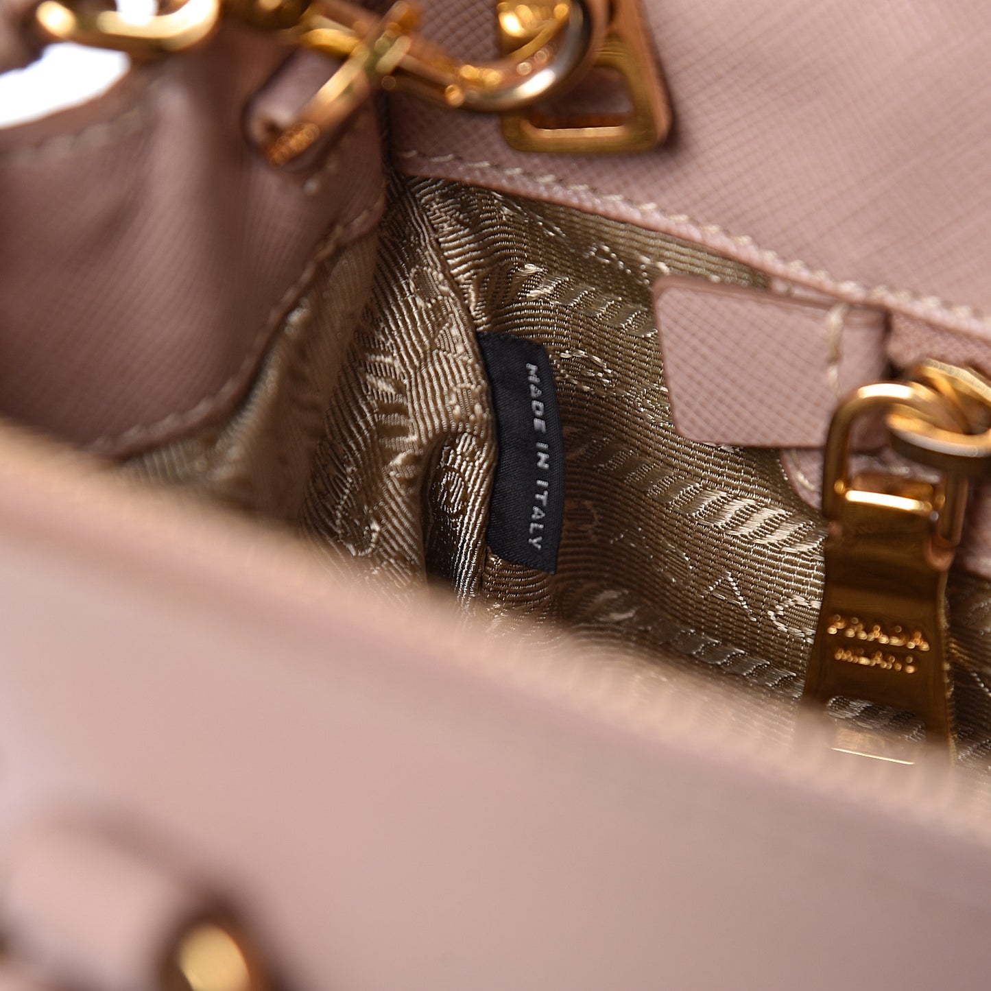 Saffiano Small Galleria Double Zip Tote Cammeo