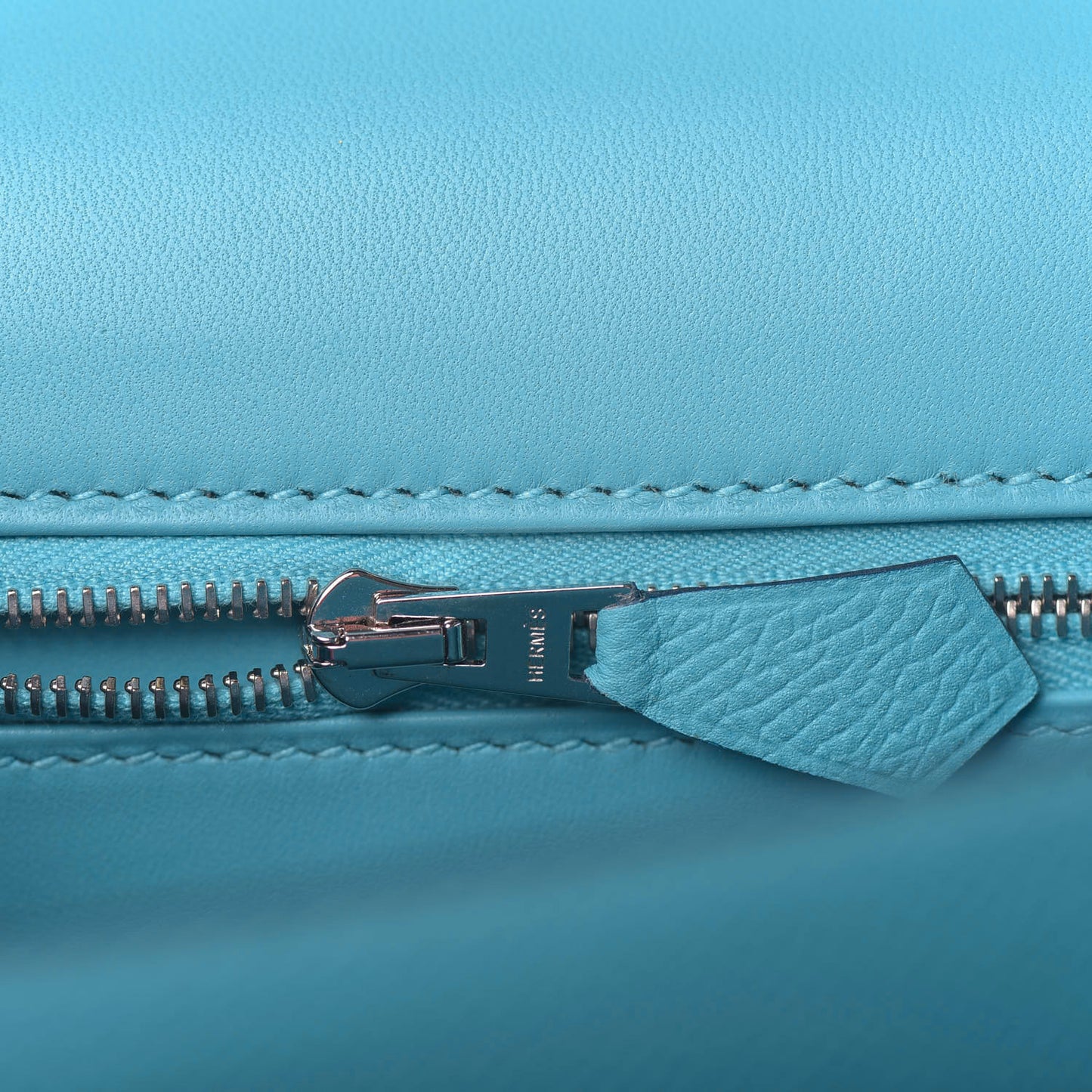 Epsom Enamel Constance 24 Bleu Du Nord Rouge