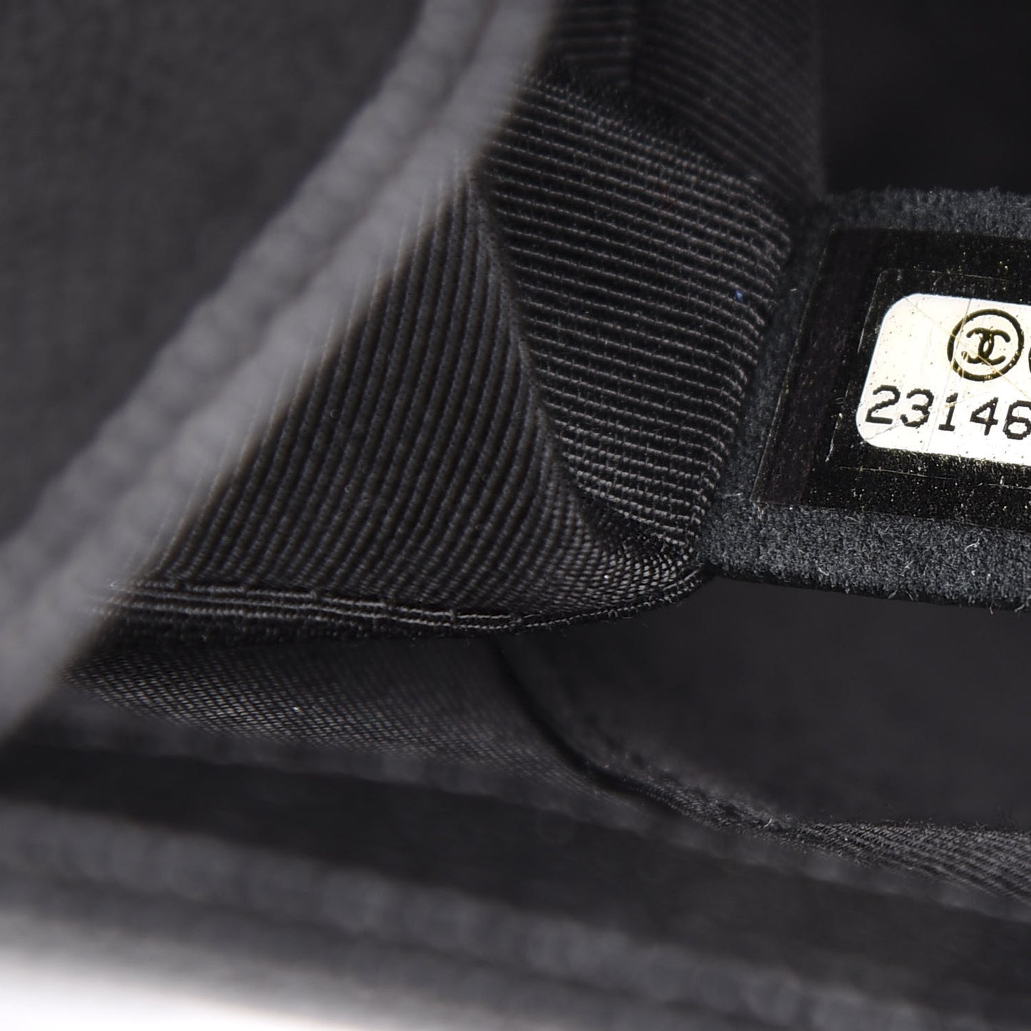 Caviar Quilted New Medium Boy Flap Black