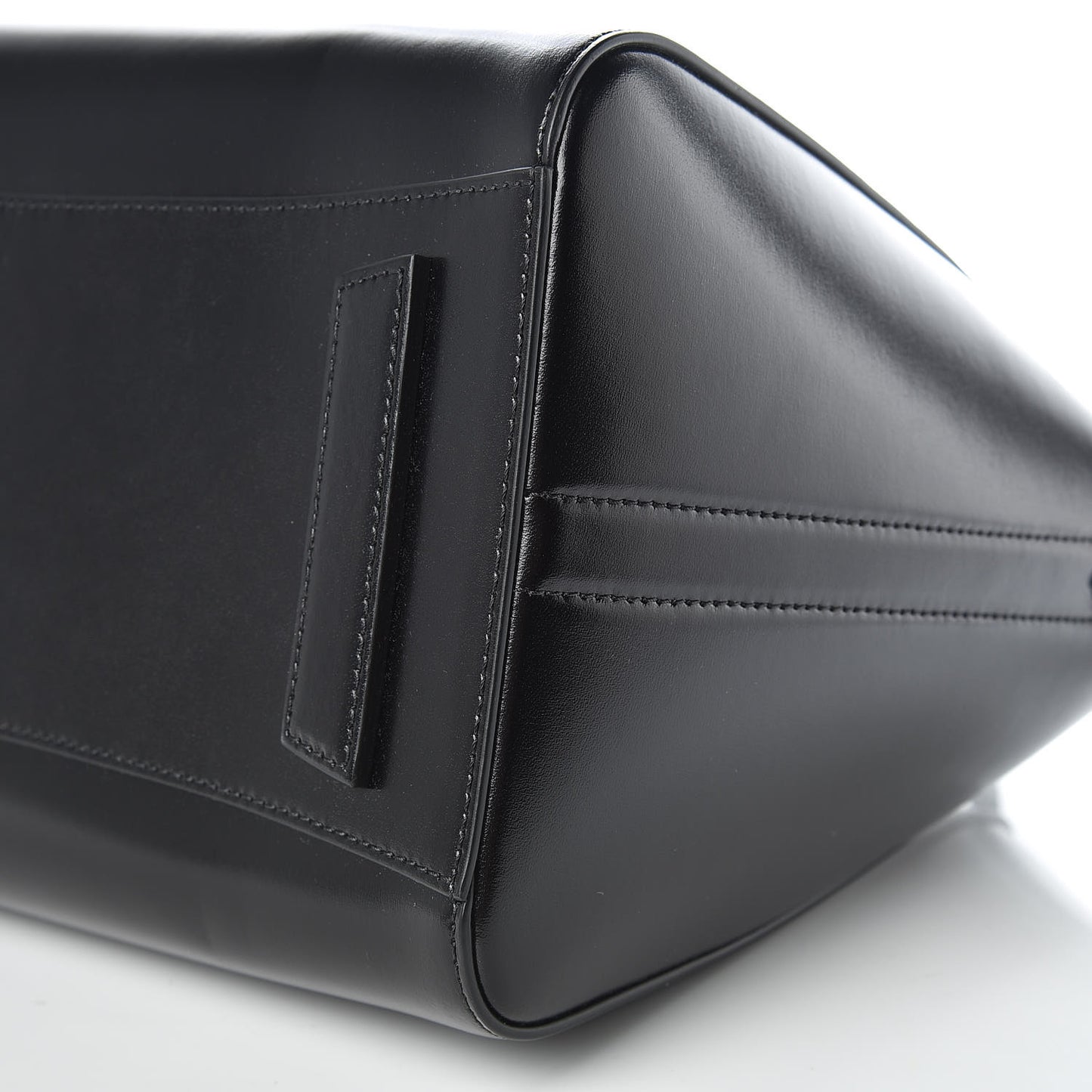 Shiny Lord Calfskin Medium Antigona Black