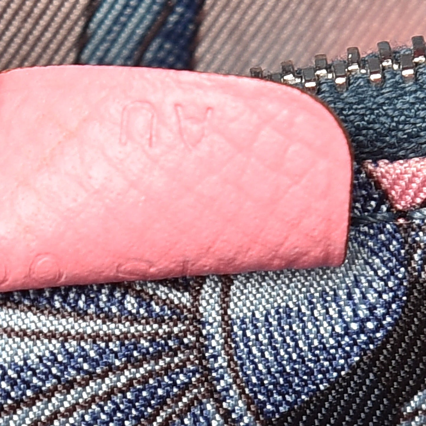 Epsom Silk'in Compact Wallet Rose Confetti Colvert