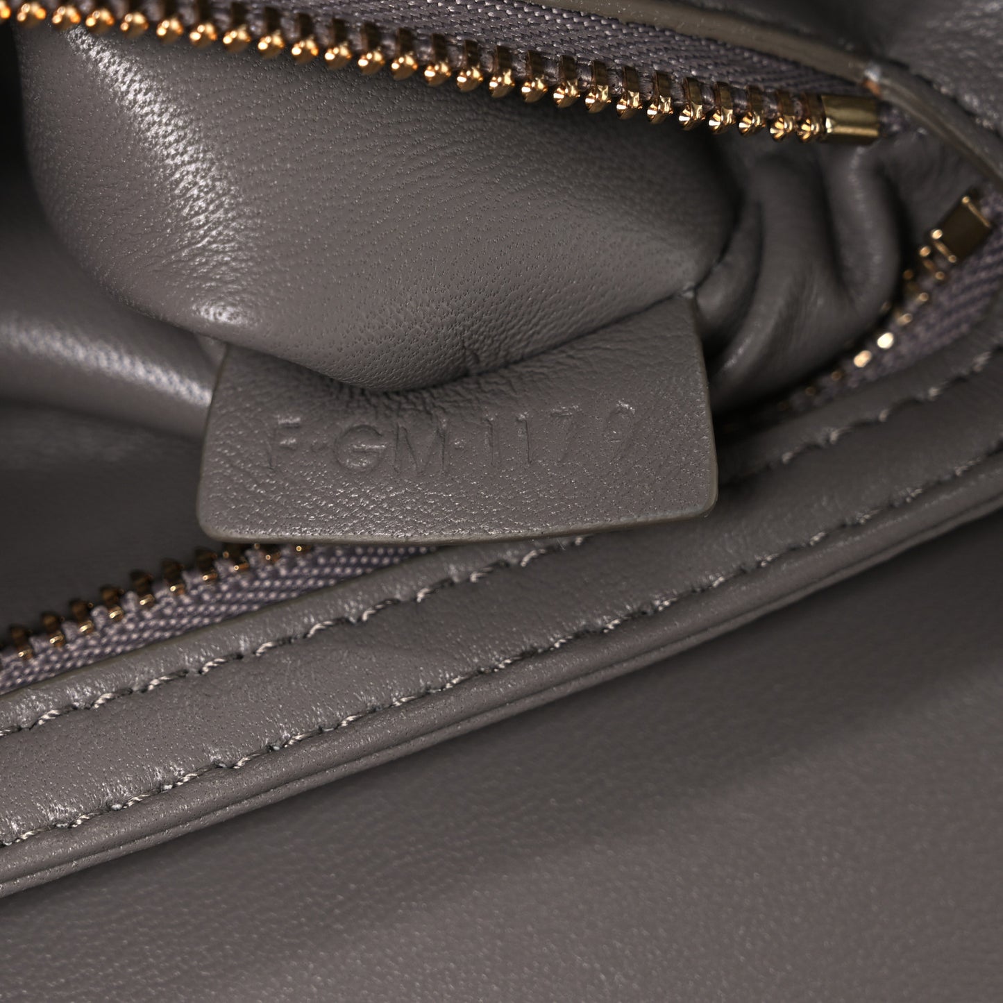 Shiny Calfskin Teen Triomphe Pebble