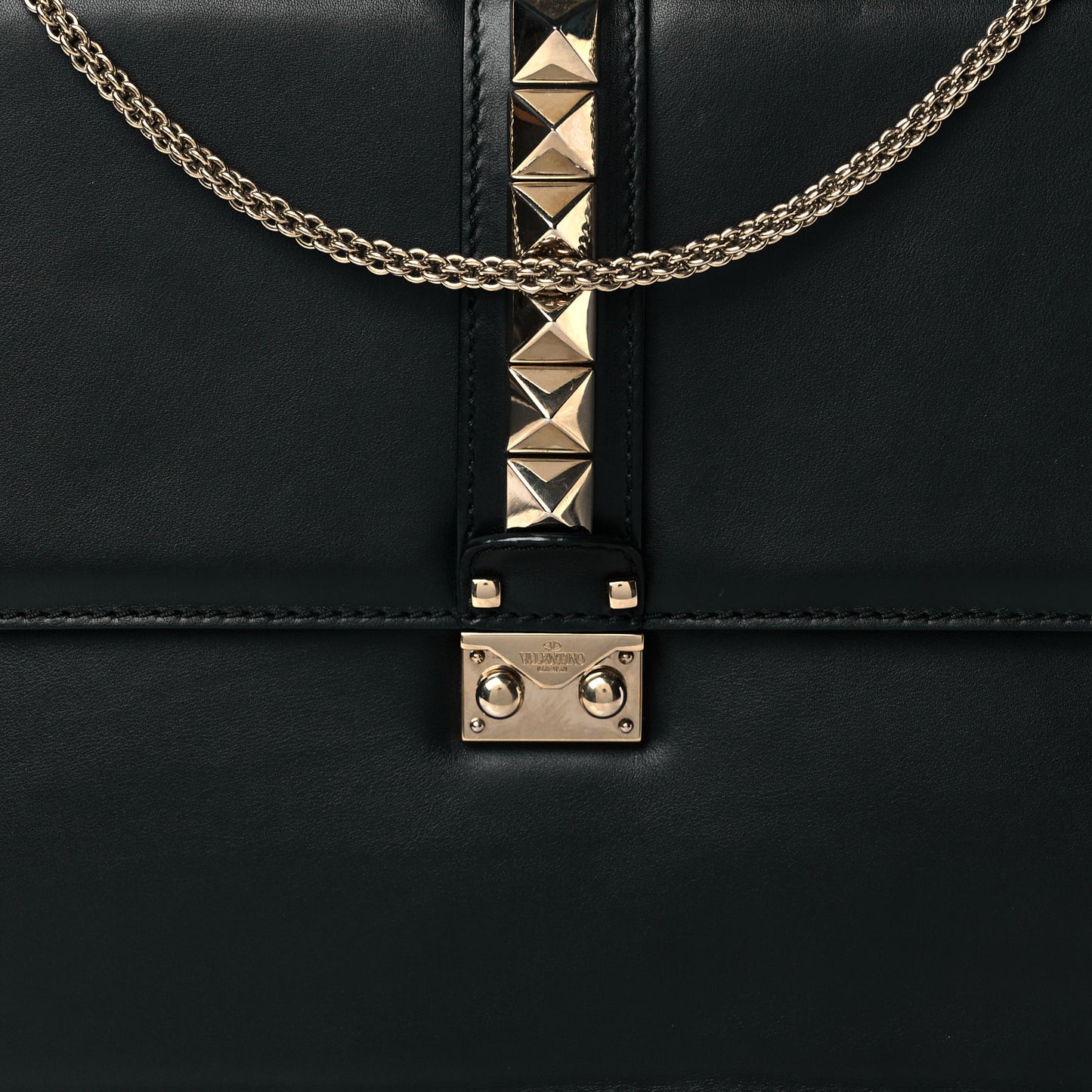 Vitello Extra Large Glam Lock Rockstud Flap Black