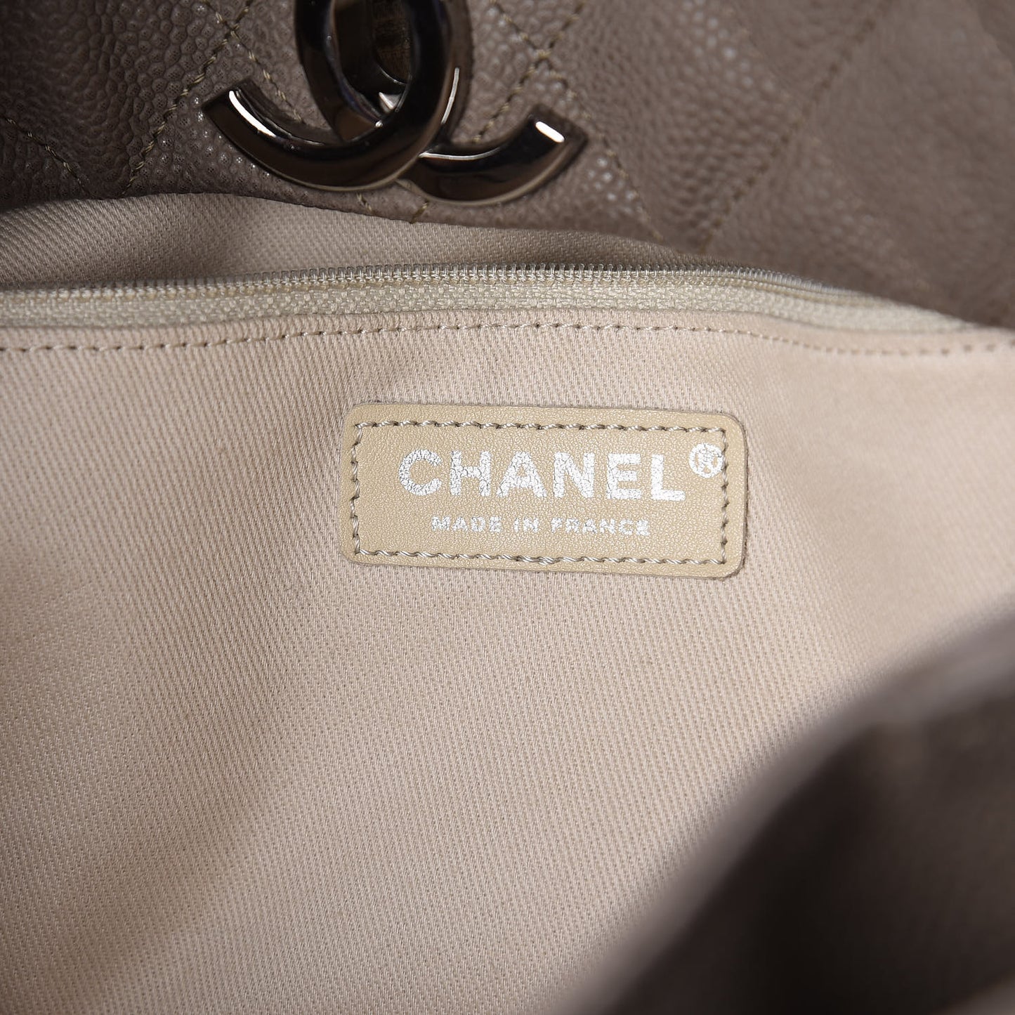 Iridescent Caviar Medium Lady Pearly Flap Khaki