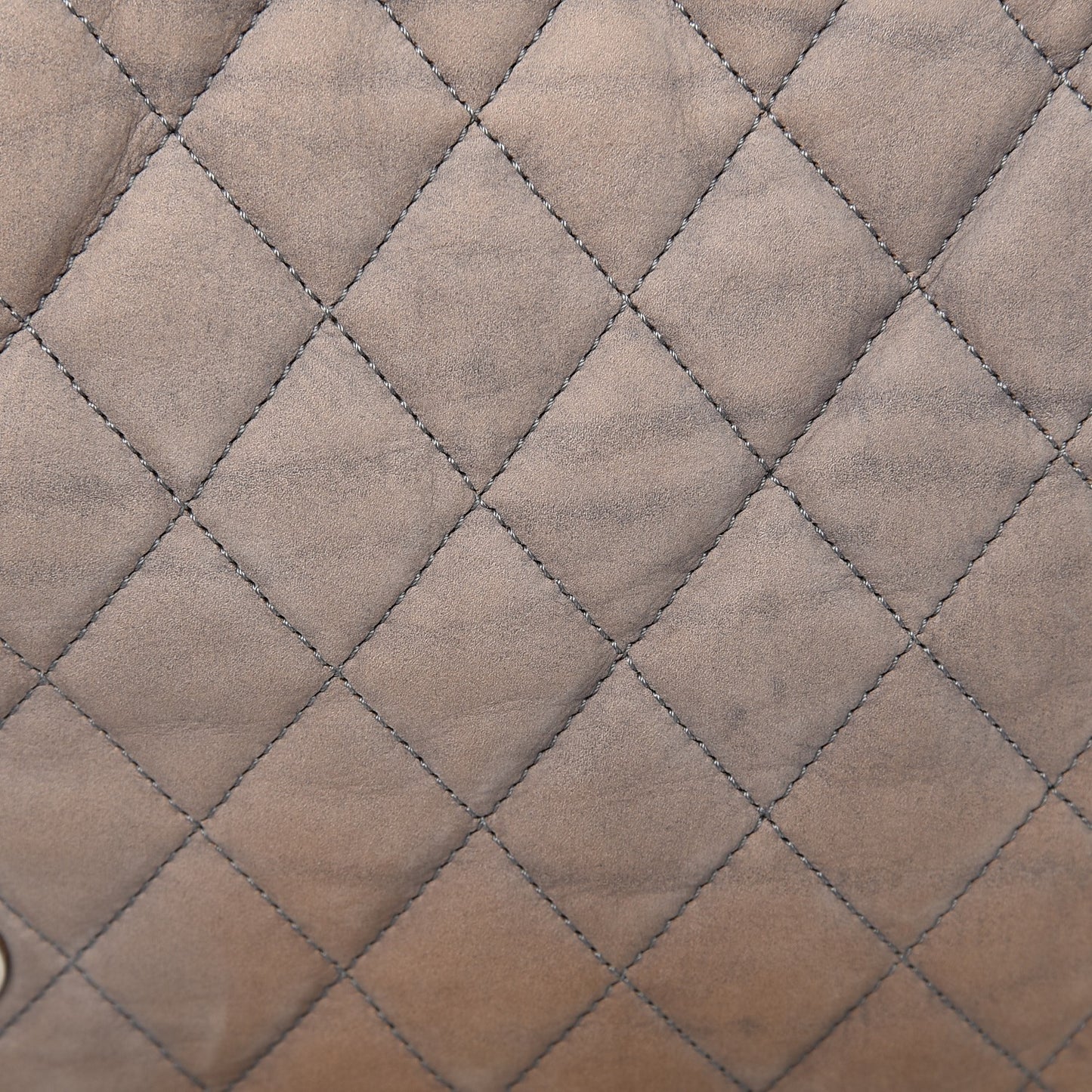 Nubuck Quilted Chain Around Maxi Flap Grey
