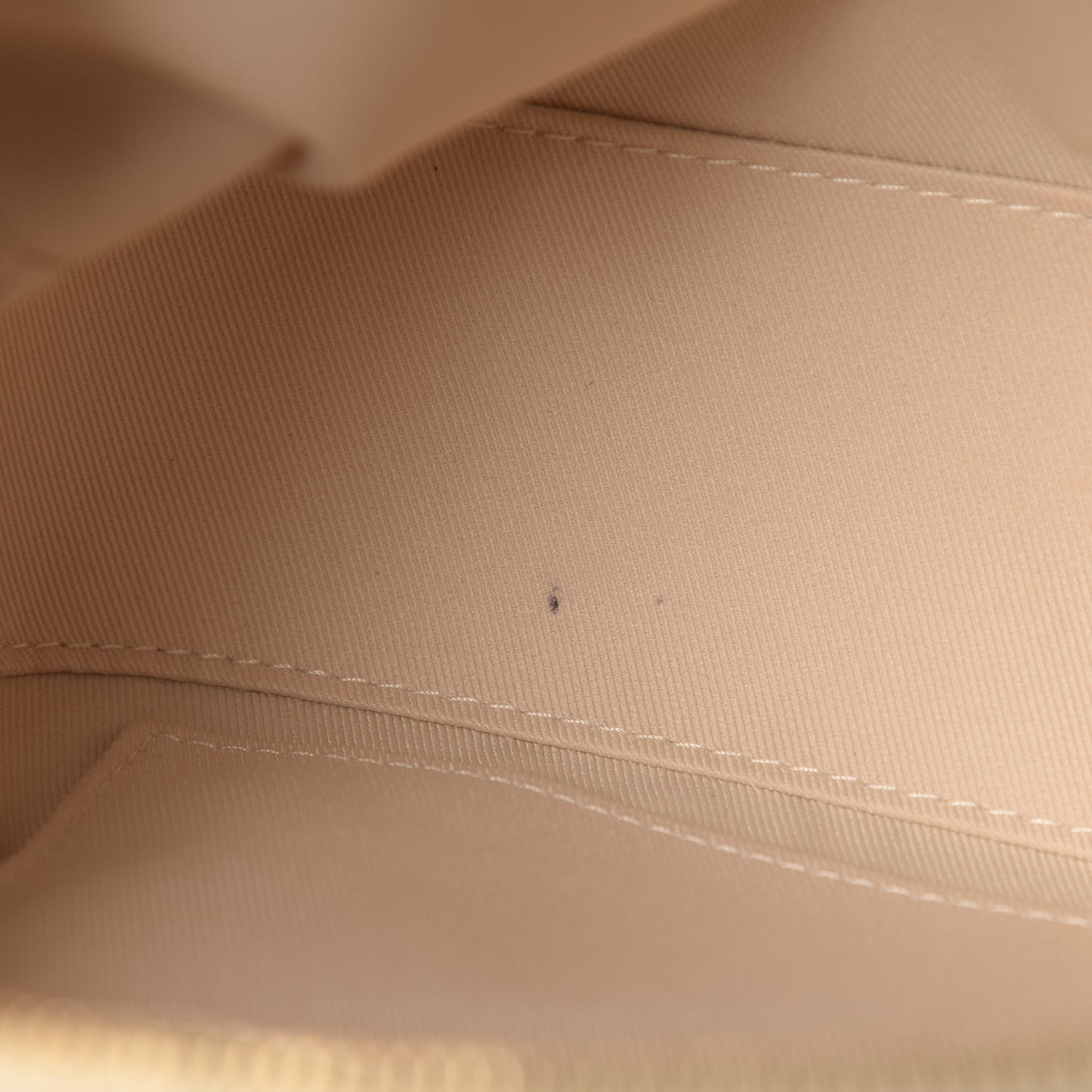 Monogram Saintonge Creme