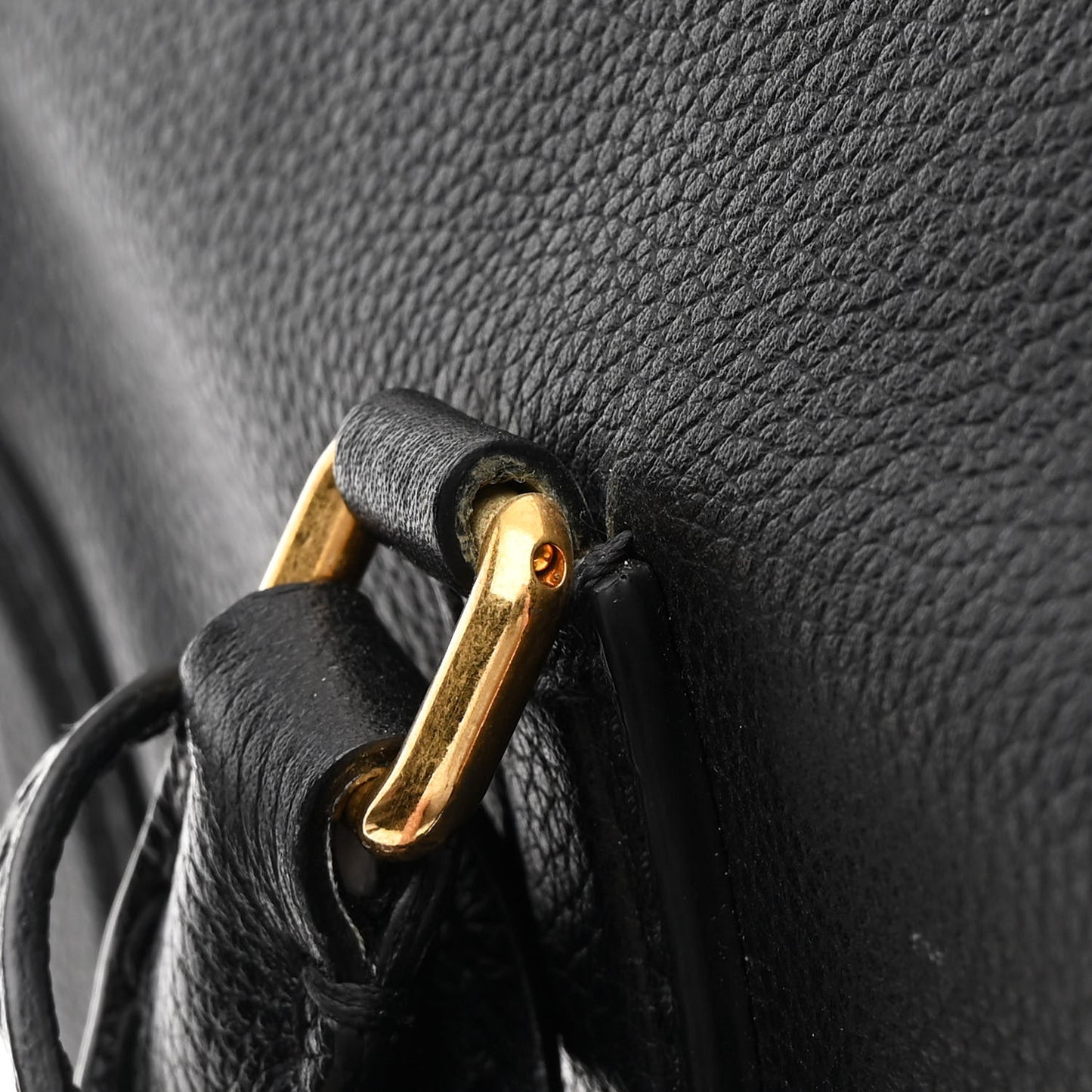 Pebbled Calfskin Large Skull Padlock Zip Around Tote Black