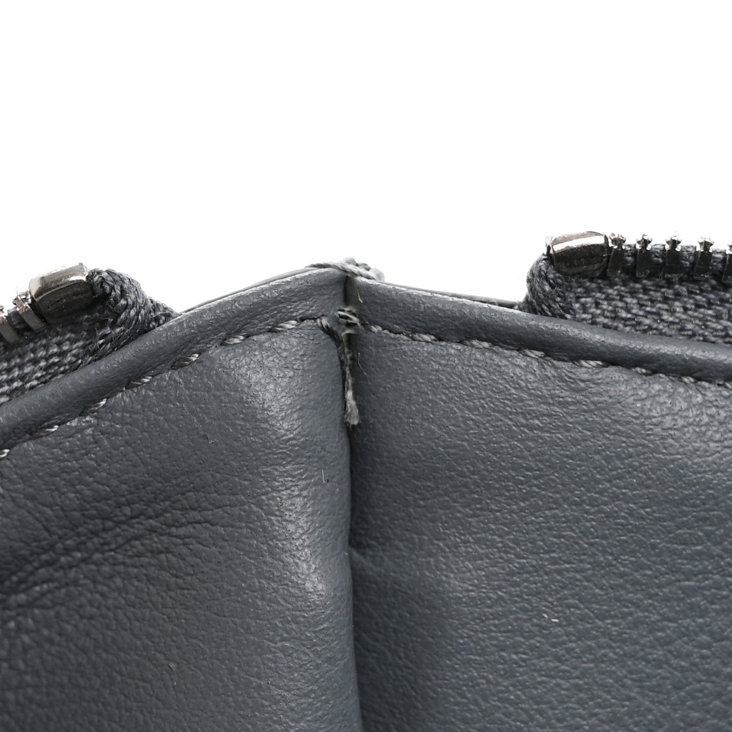 Debossed Calfskin Mens Bill Pouch Thunder