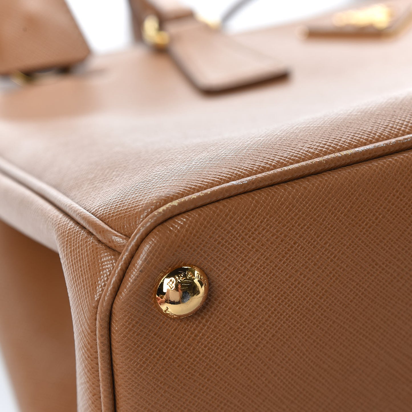 Saffiano Medium Galleria Double Zip Tote Caramel