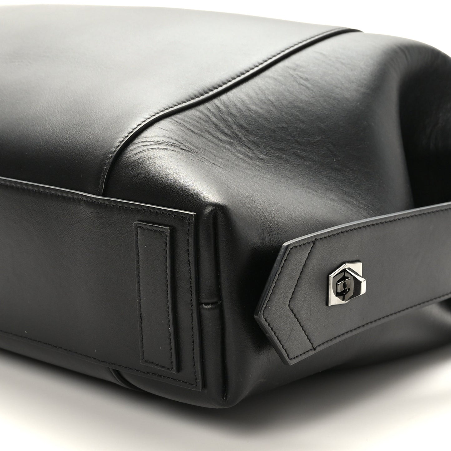 Smooth Calfskin Medium Soft Antigona Black