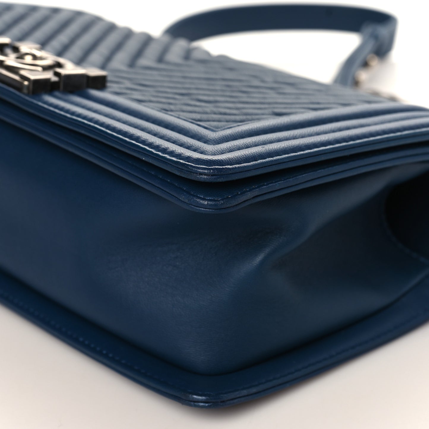 Wrinkled Lambskin Chevron Quilted Medium Boy Flap Navy