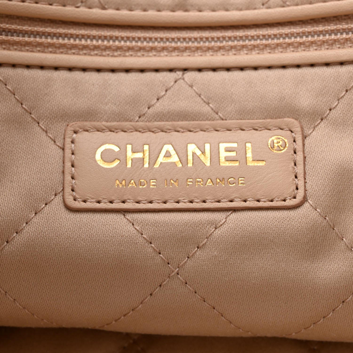 Chanel Shiny Calfskin Quilted Chanel 22 White 7 of 12