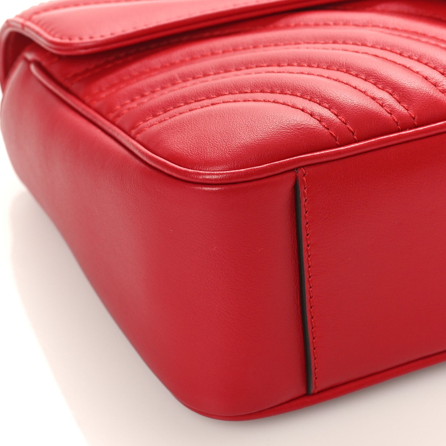 Calfskin Matelasse Small GG Marmont Shoulder Bag Hibiscus Red