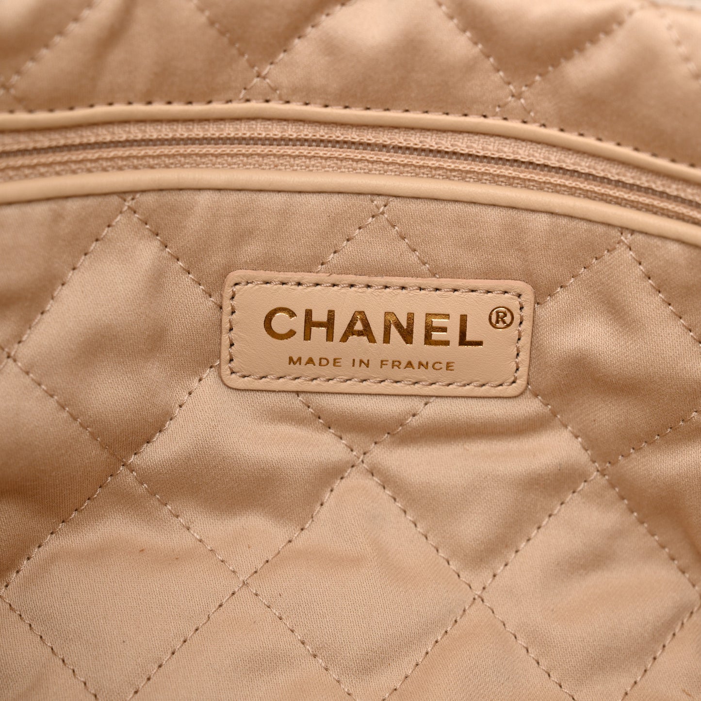 Shiny Calfskin Quilted Chanel 22 White