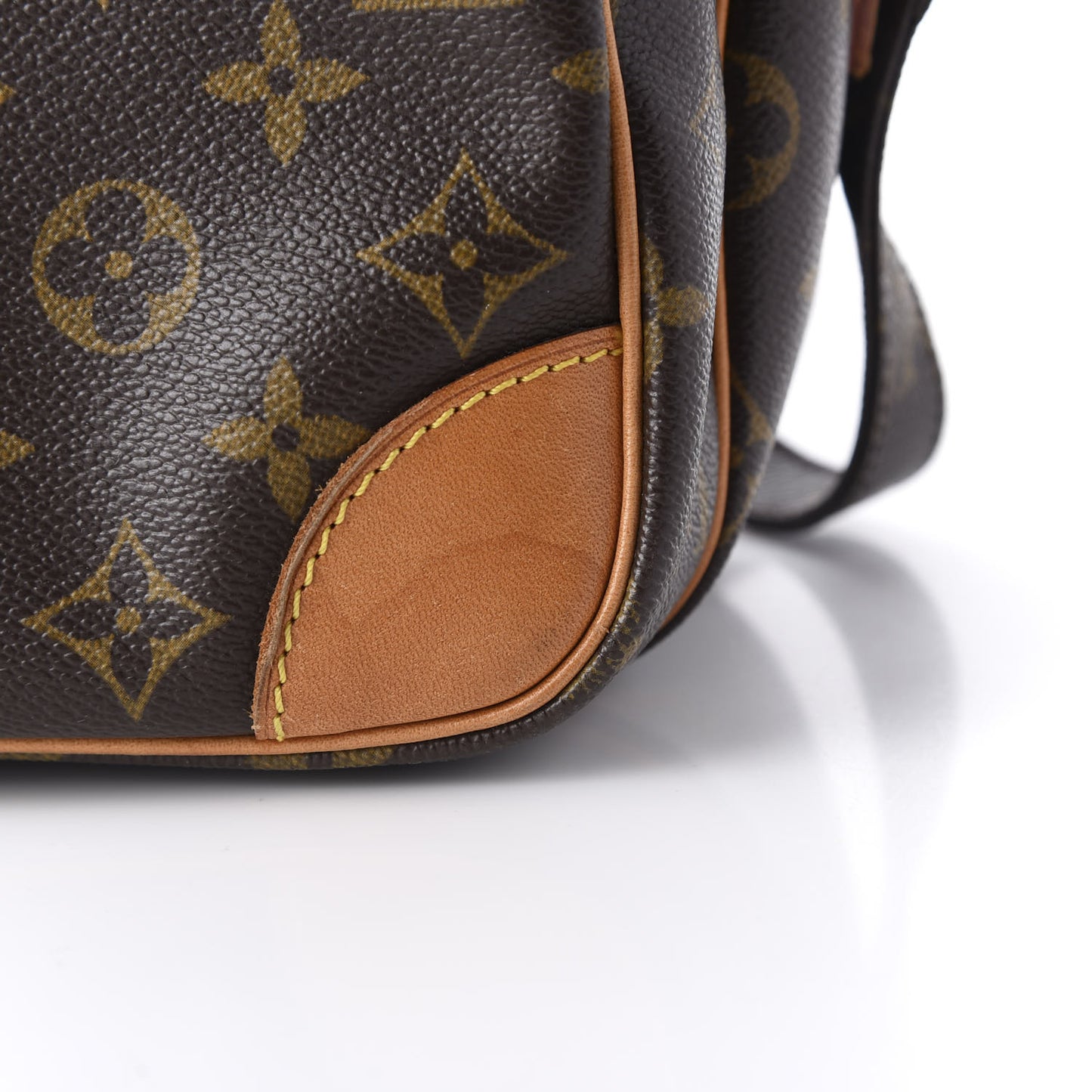 Monogram Nil 28