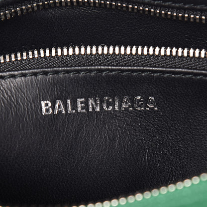 Balenciaga Shiny Day Calfskin S Triangle Duffle Vert Irlandais 6 of 9