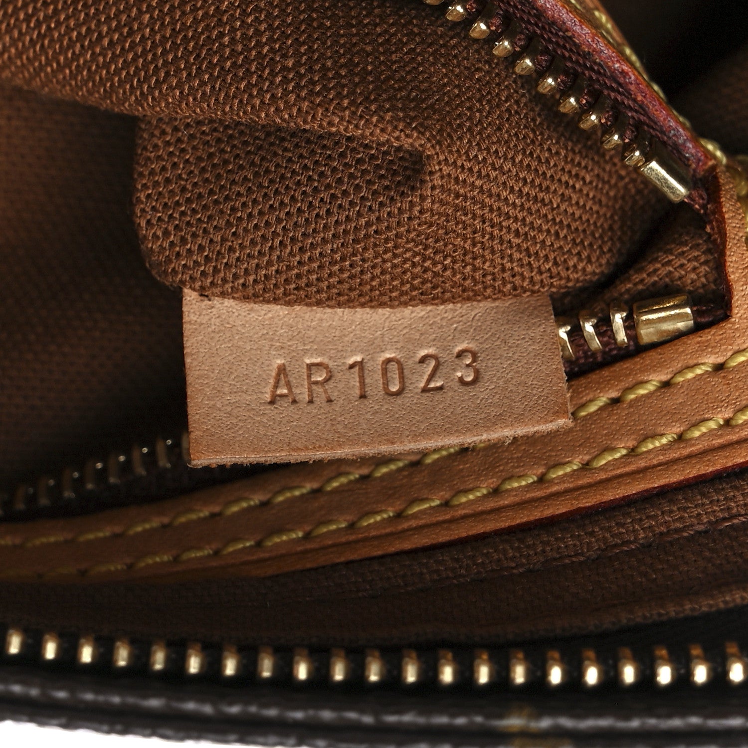 Louis Vuitton Monogram Trotteur 7 of 11