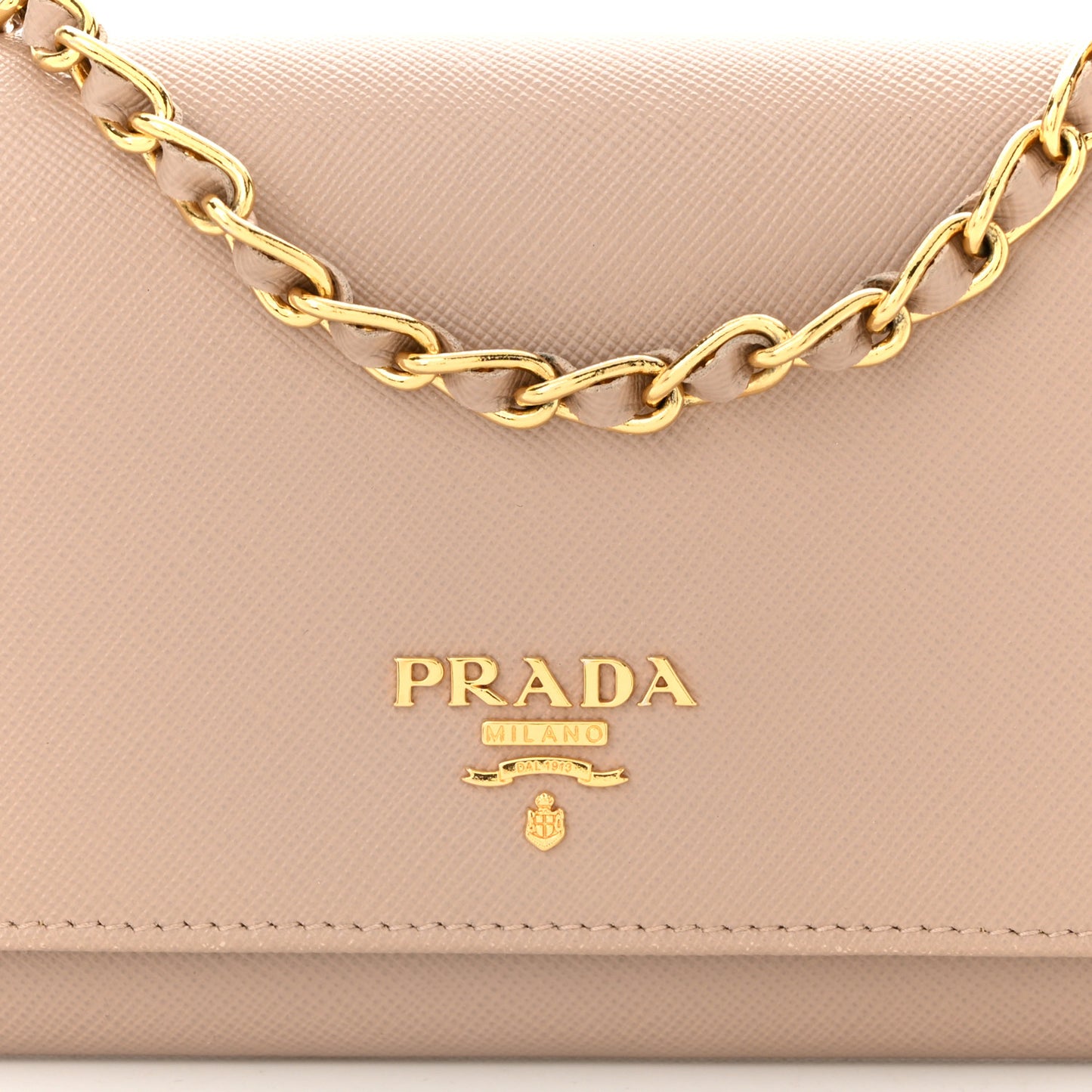 Saffiano Metal Oro Chain Wallet Cammeo
