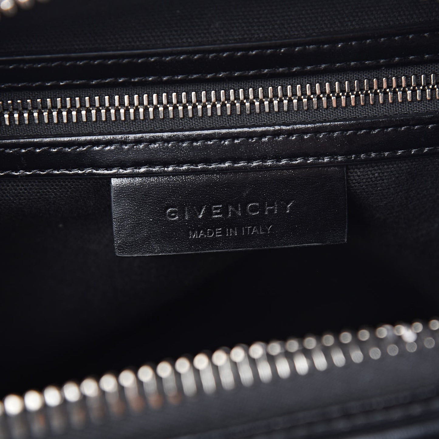 Shiny Lord Calfskin Medium Antigona Black