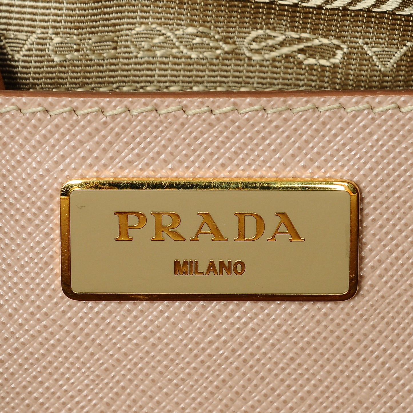 Saffiano Medium Galleria Double Zip Tote Cammeo