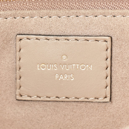 Louis Vuitton Empreinte Monogram Giant Onthego MM Tourterelle 6 of 9