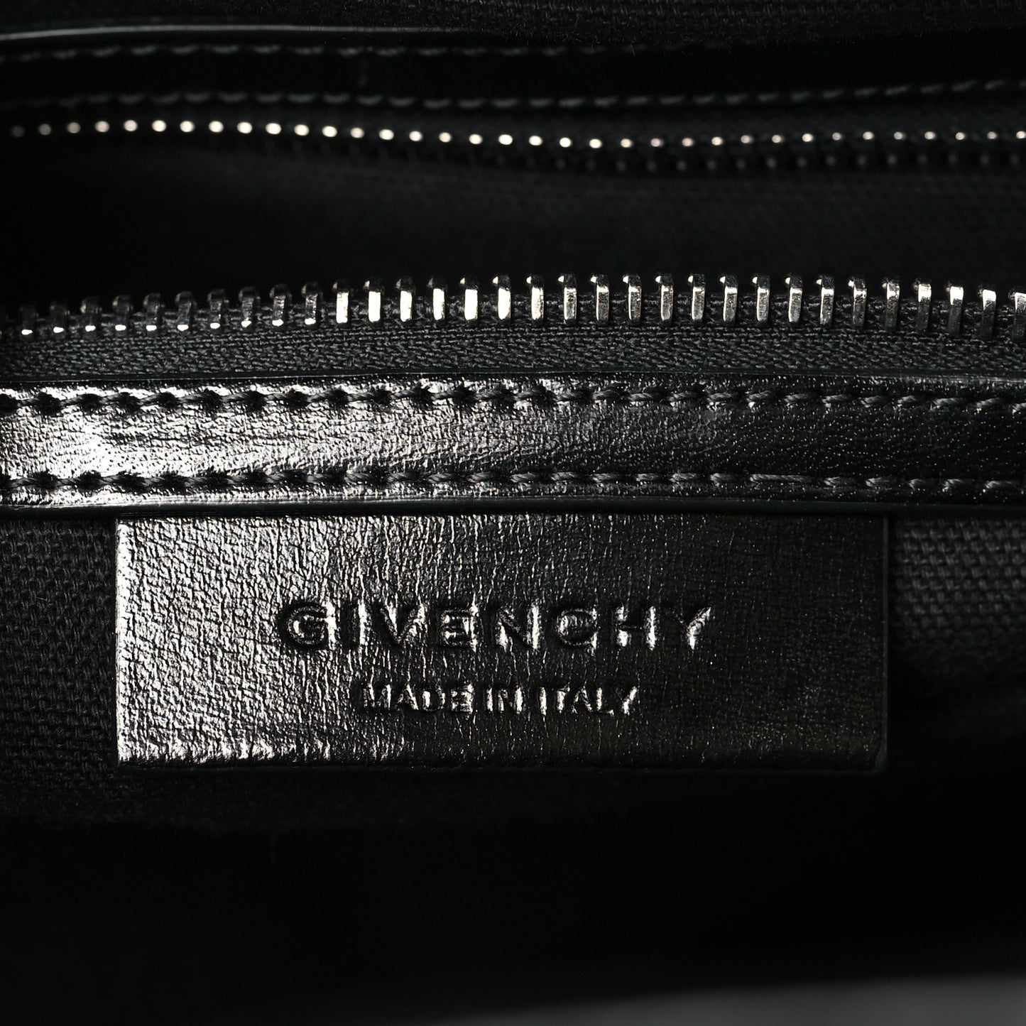 Shiny Lord Calfskin Medium Antigona Black