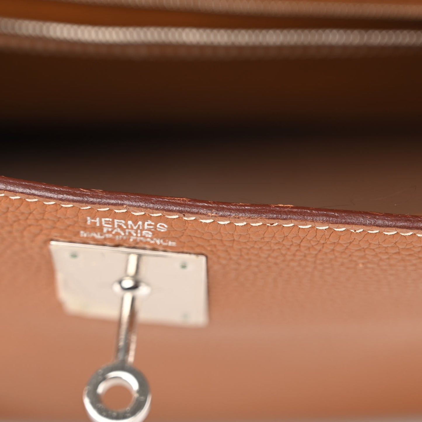 Togo Kelly Retourne 32 Gold