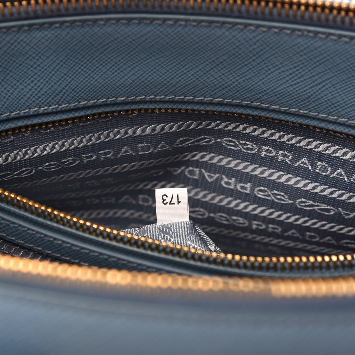 Saffiano Medium Galleria Double Zip Tote Aviazione