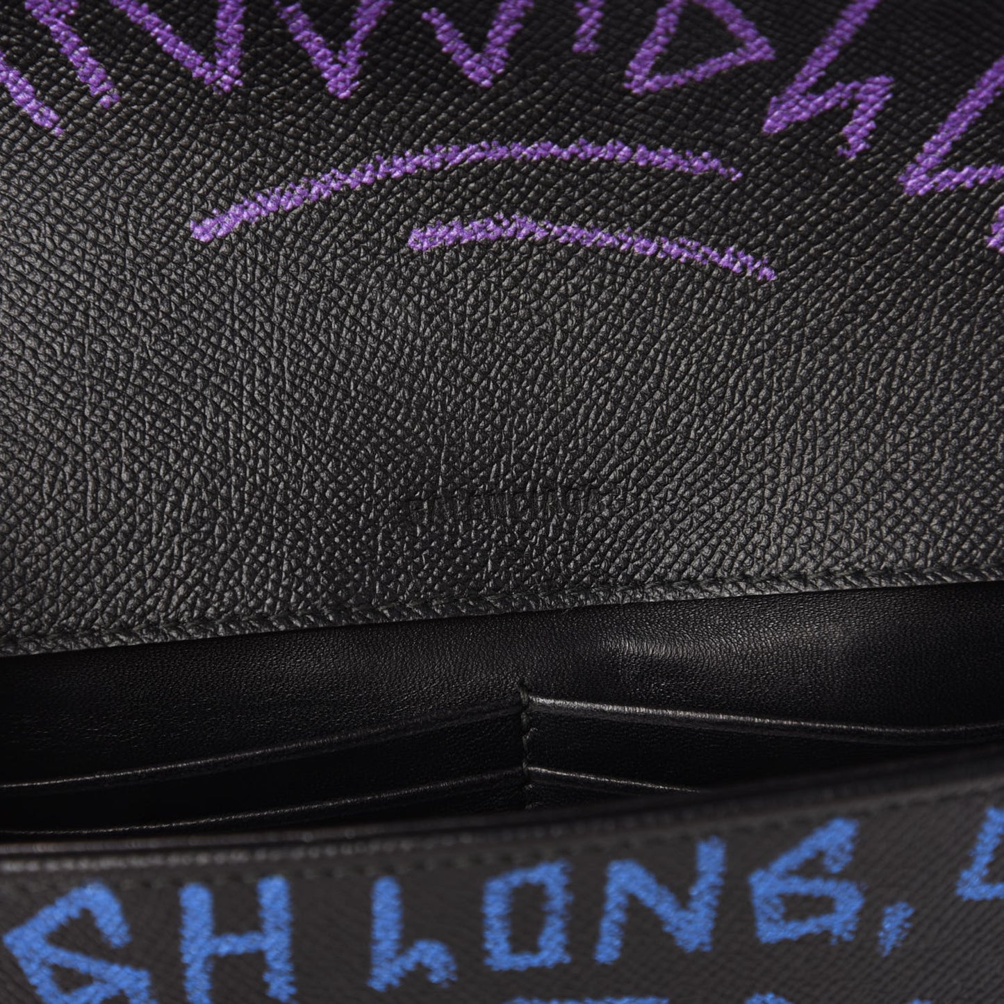 Grained Calfskin Graffiti BB Chain Wallet Black Bleu Violet