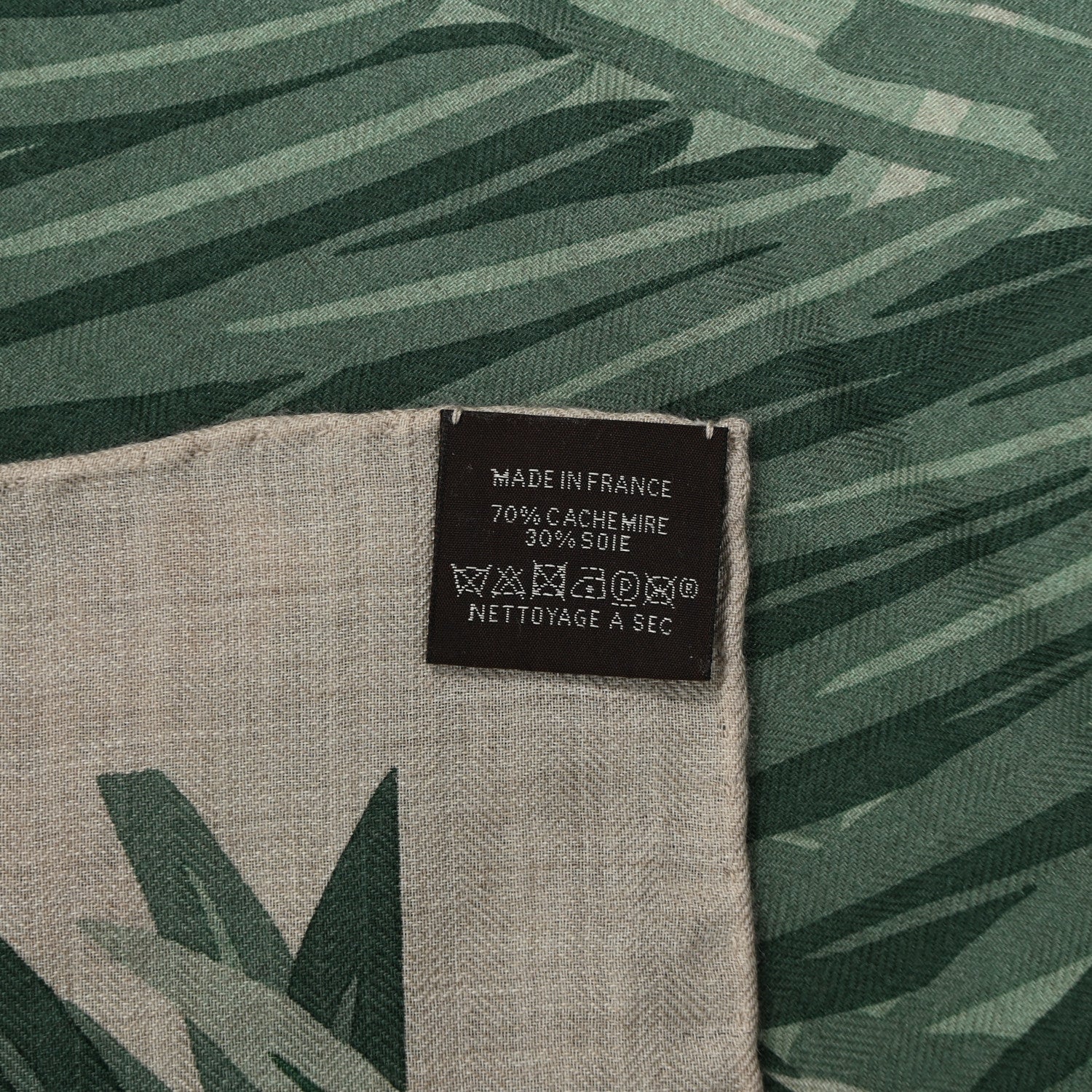 Hermes Cashmere Silk Les Douze Leopards Shawl 140 Naturel Vert Vieux 4 of 5