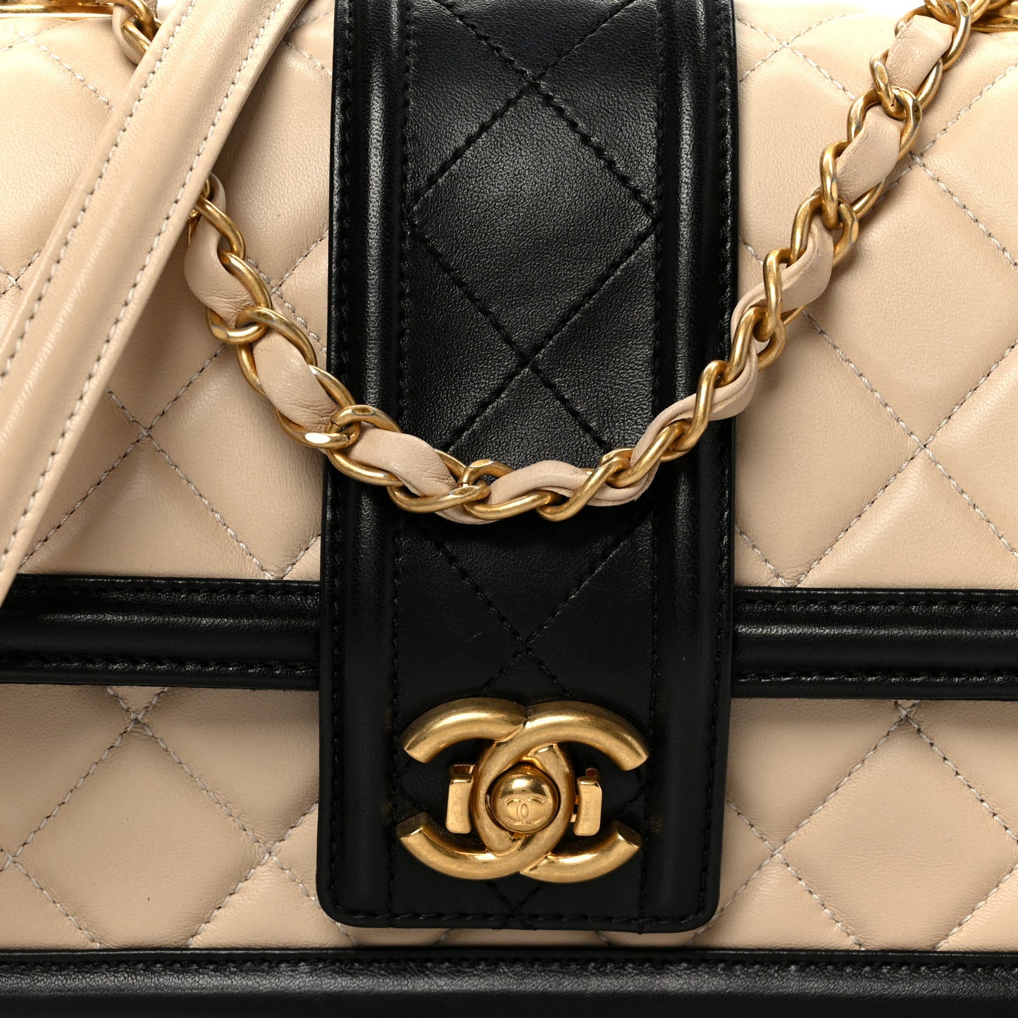 Lambskin Quilted Medium Elegant CC Flap Beige Black