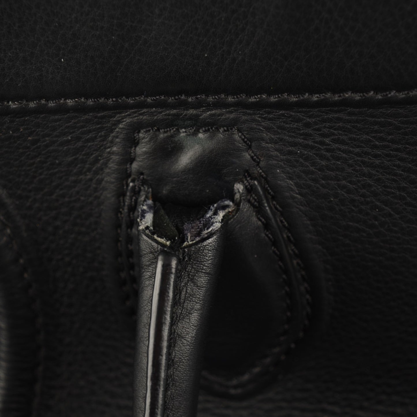 Supple Calfskin Medium Phantom Luggage Black