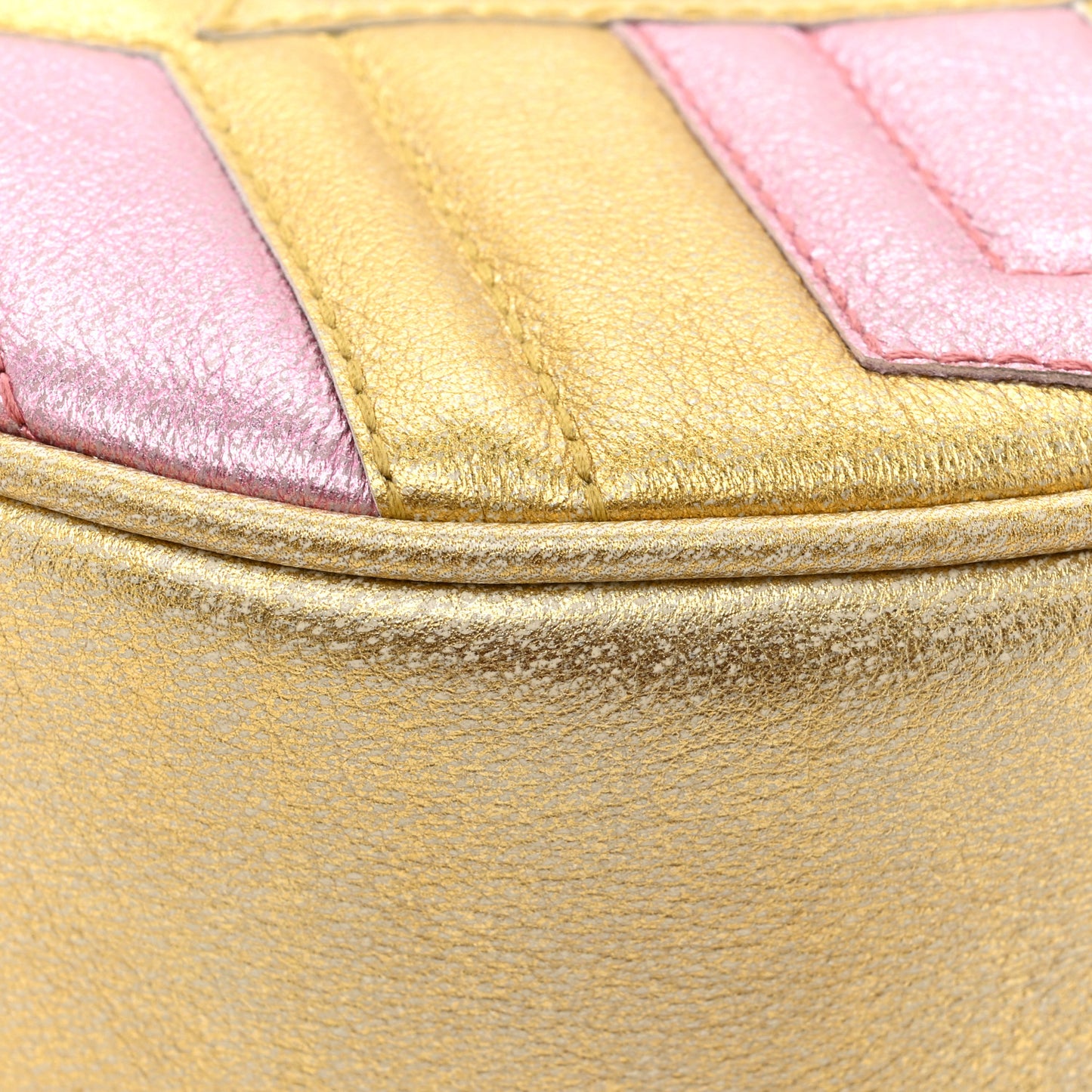 Metallic Nappa Matelasse Heart Mini GG Marmont Round Shoulder Bag Oro Vecchio Rosa
