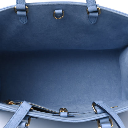 Louis Vuitton Empreinte Monogram Giant By The Pool Onthego MM Summer Blue 4 of 4