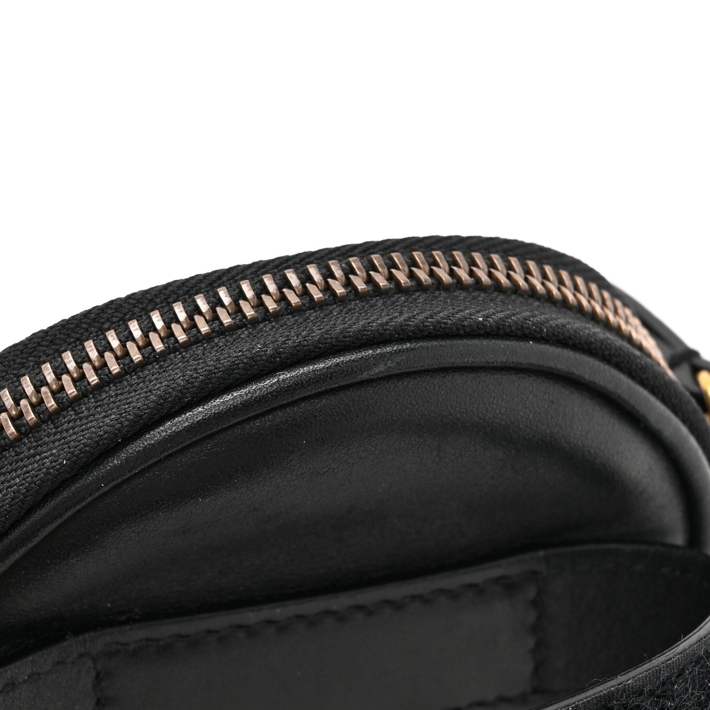 Calfskin Matelasse Animal Studs GG Marmont Round Wrist Wallet Black