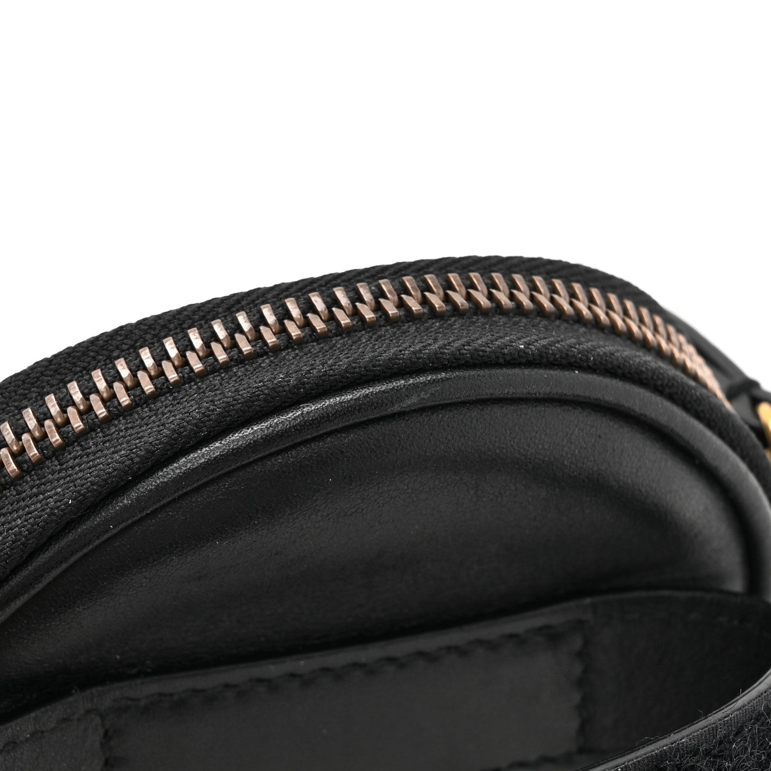 Gucci Calfskin Matelasse Animal Studs GG Marmont Round Wrist Wallet Black 8 of 8